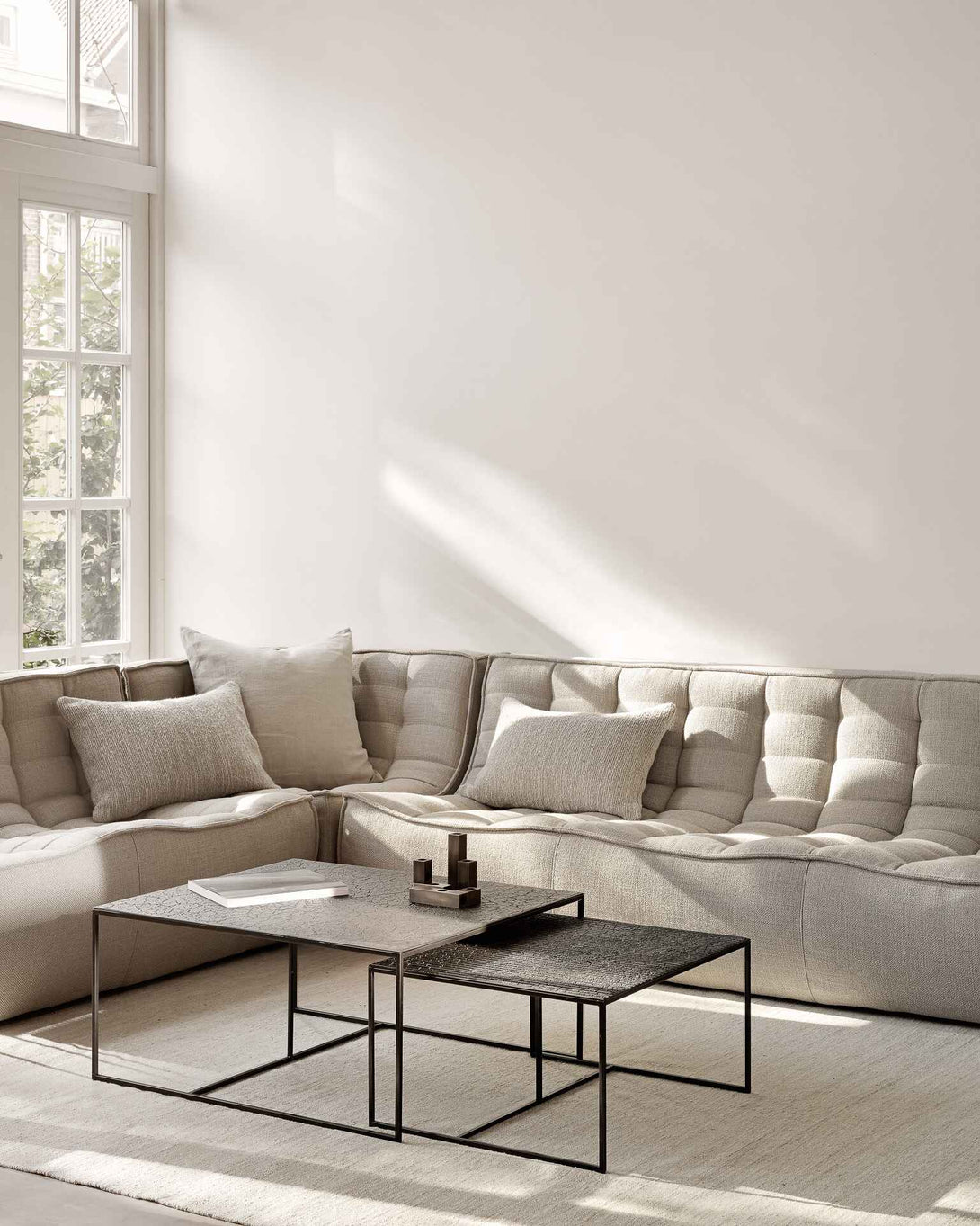 Ensemble de tables basses gigognes Ethnicraft Pentagon, whisky