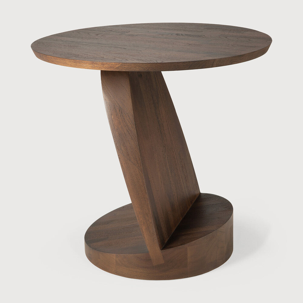 Table d’appoint Oblic d’Ethnicraft en teck brun sculptural-04