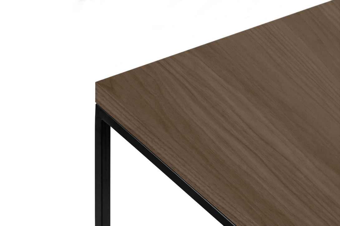 Table Temahome Gleam en bois ou marbre avec pieds en métal noir, disponible en formats rectangulaire ou carré-05