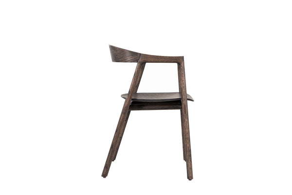 Chaise Gazzda Muna en chêne massif avec dossier courbé et assise rembourrée-01