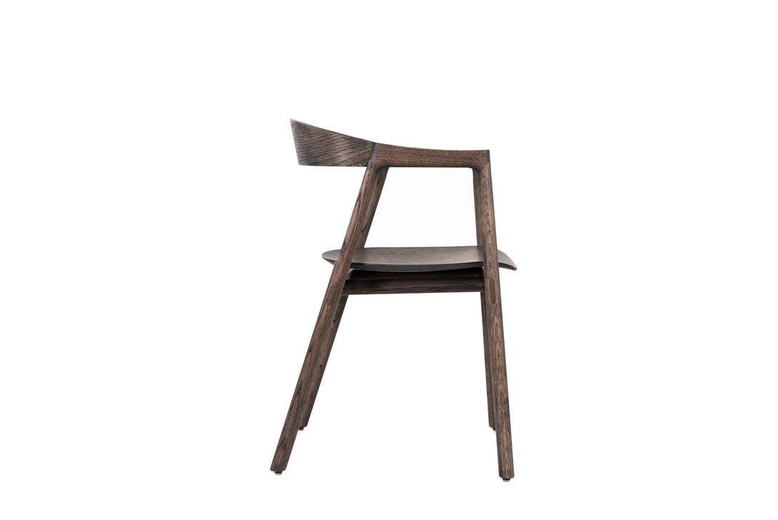 Chaise Gazzda Muna en chêne massif avec dossier courbé et assise rembourrée-34