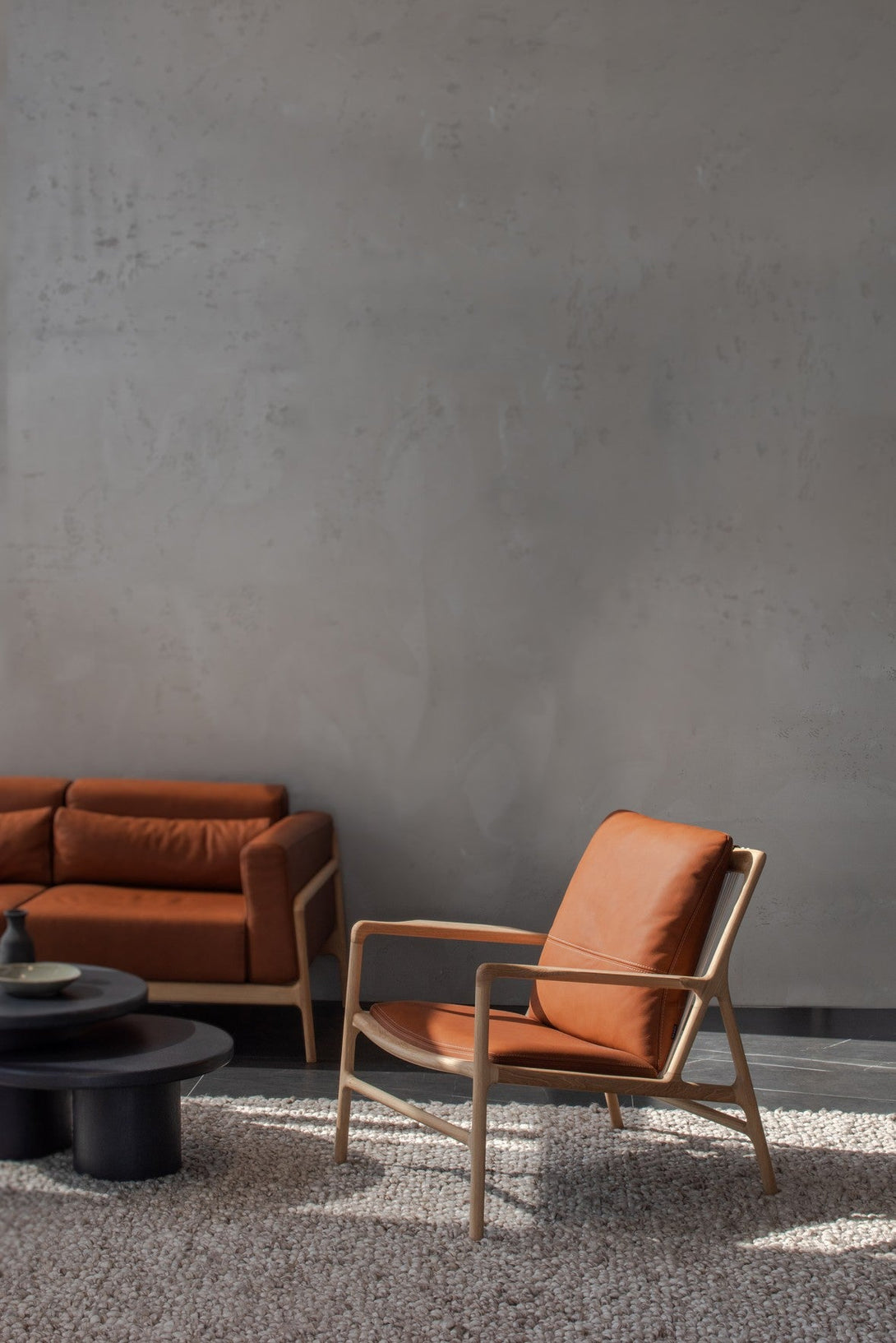Fauteuil/Chair Gazzda Dedo Easy en chêne massif avec assise en cuir Dakar Whisky ou Stone-07