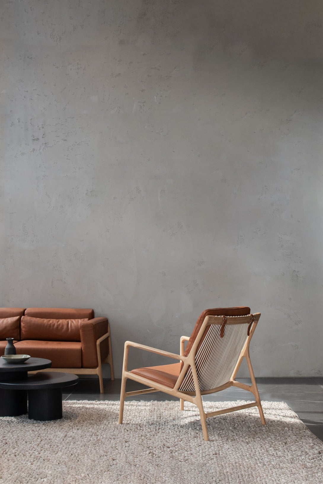 Fauteuil/Chair Gazzda Dedo Easy en chêne massif avec assise en cuir Dakar Whisky ou Stone-06