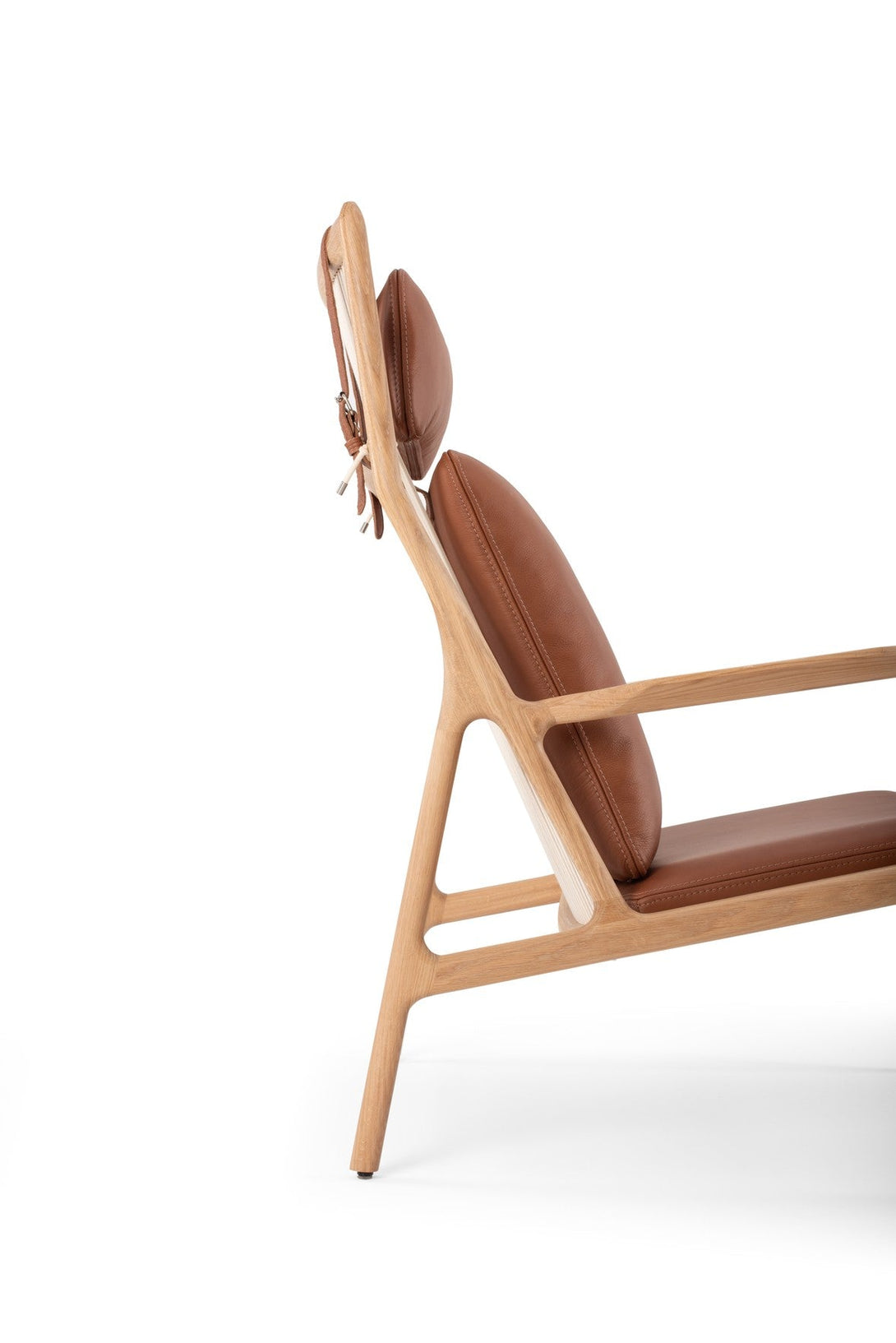 Fauteuil Gazzda Dedo Easy en bois massif avec assise en cuir Dakar Whisky et cordage blanc-13