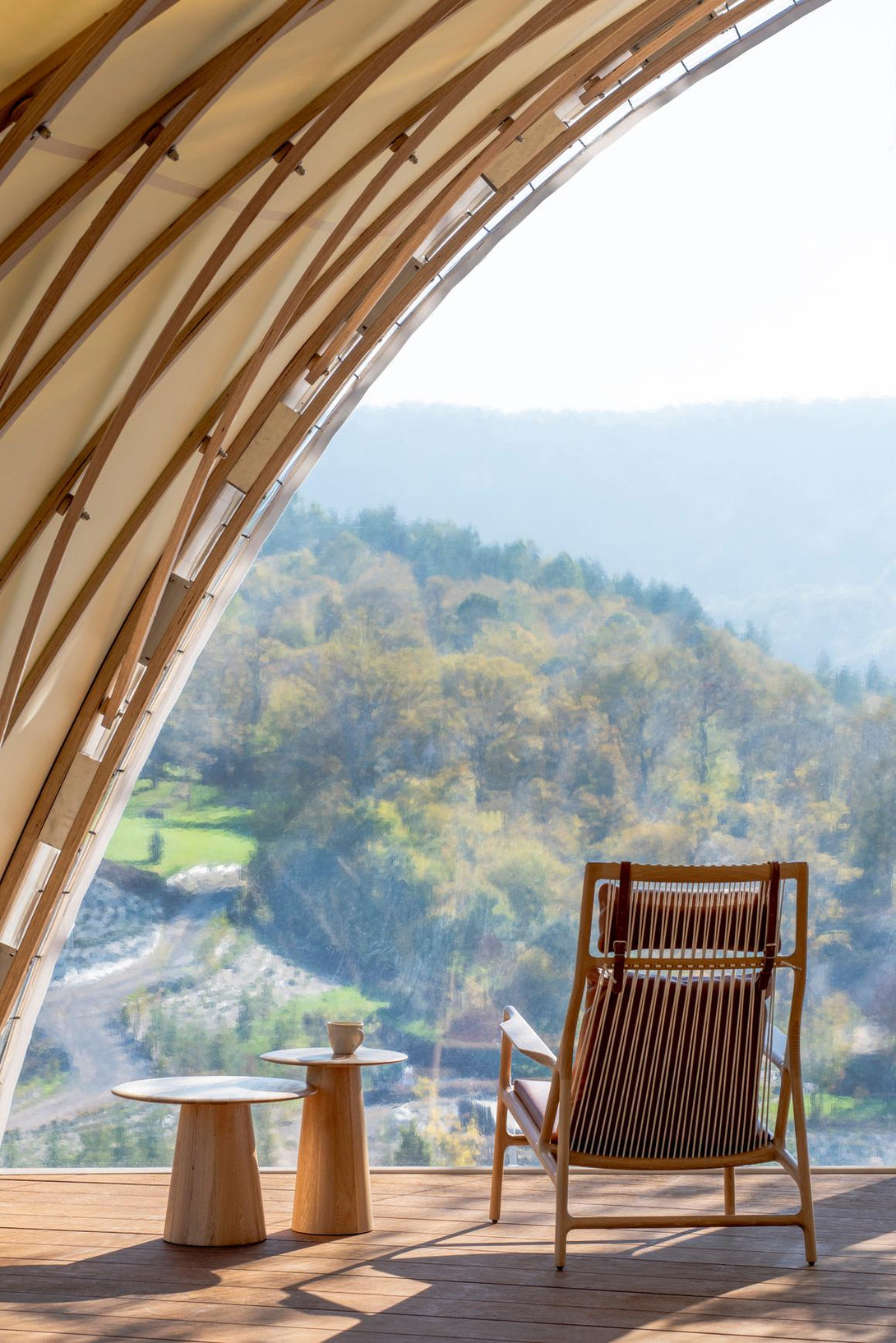 Table d’appoint Gazzda Mushroom en bois massif forme organique-12