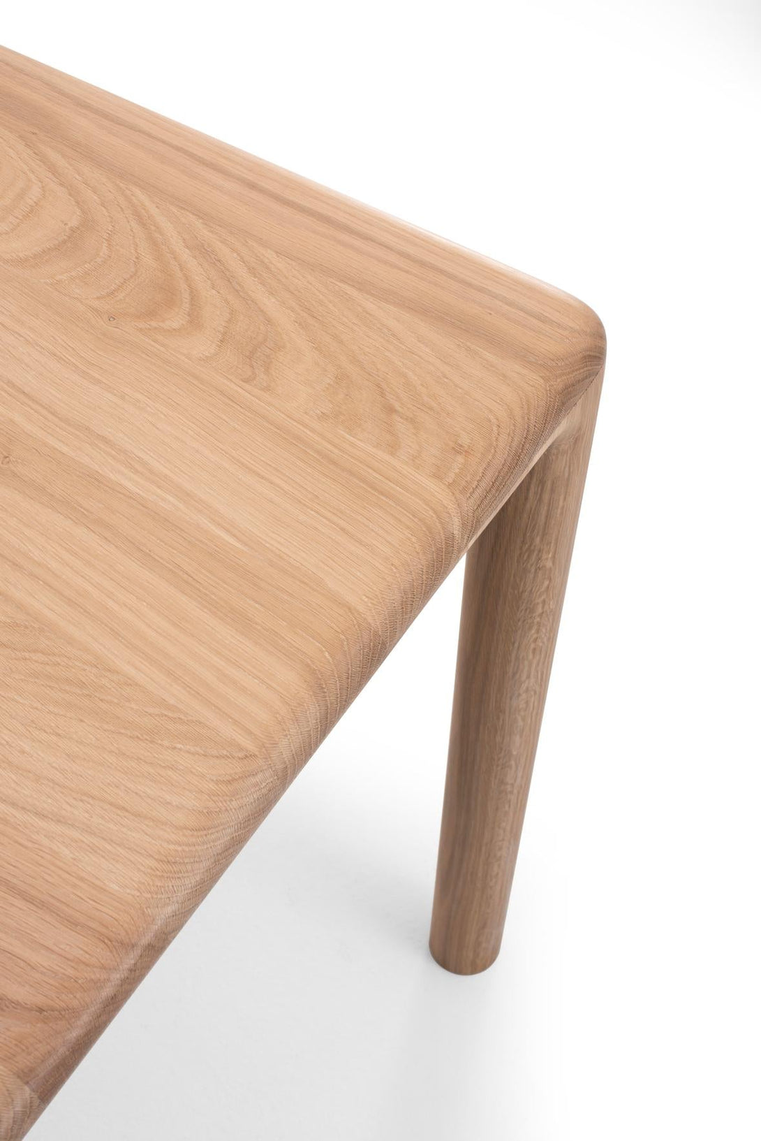 Table Gazzda Derven en chêne massif finition White Oil avec pieds d’angle arrondis-14