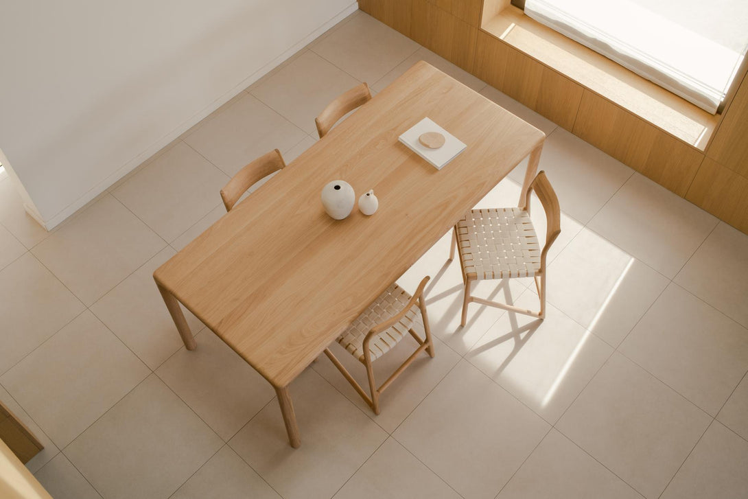 Table Gazzda Derven en chêne massif finition White Oil avec pieds d’angle arrondis-06