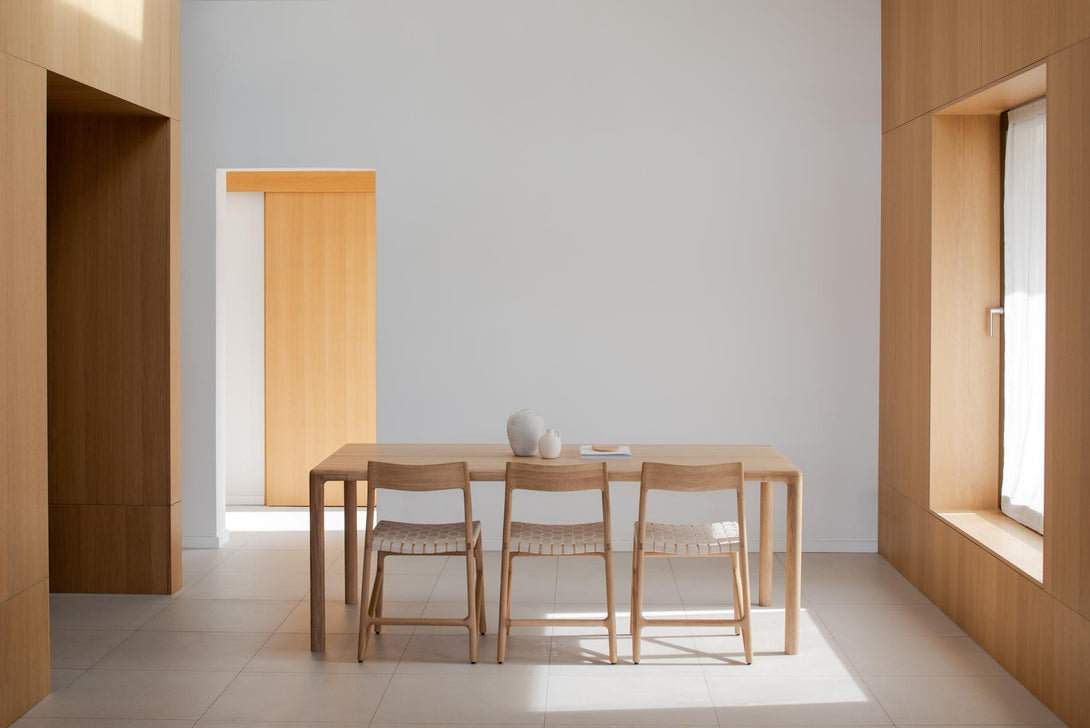 Table Gazzda Derven en chêne massif finition White Oil avec pieds d’angle arrondis-10
