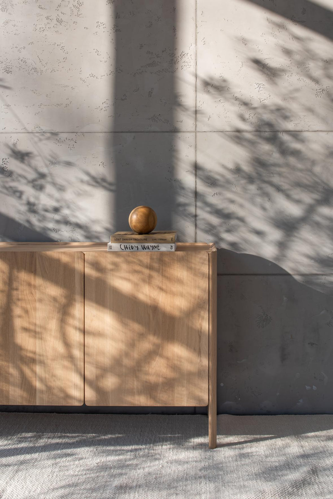 Buffet Gazzda Dvor en chêne massif design doux-03