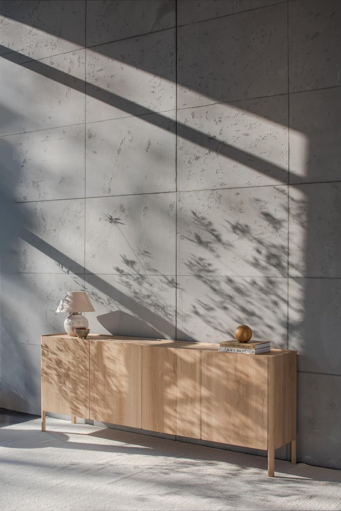 Buffet Gazzda Dvor en chêne massif design doux-04