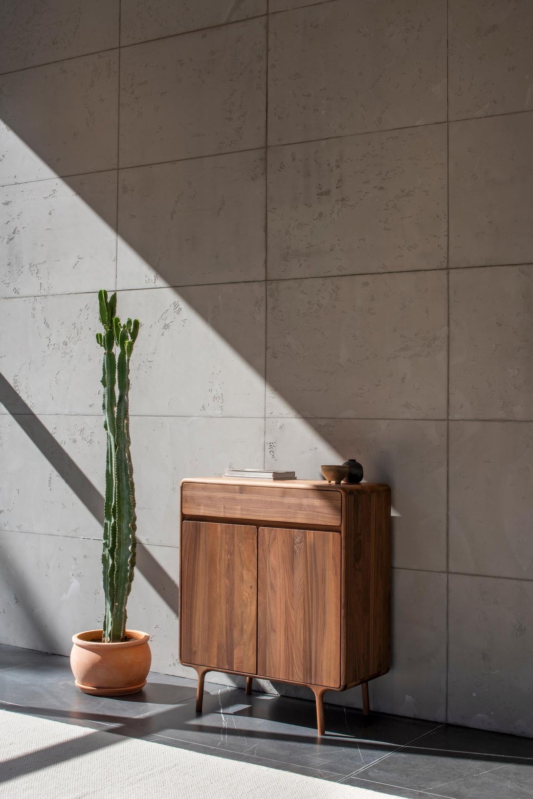 Armoire Gazzda Fawn en chêne ou noyer massif finition huilée avec bords arrondis-09