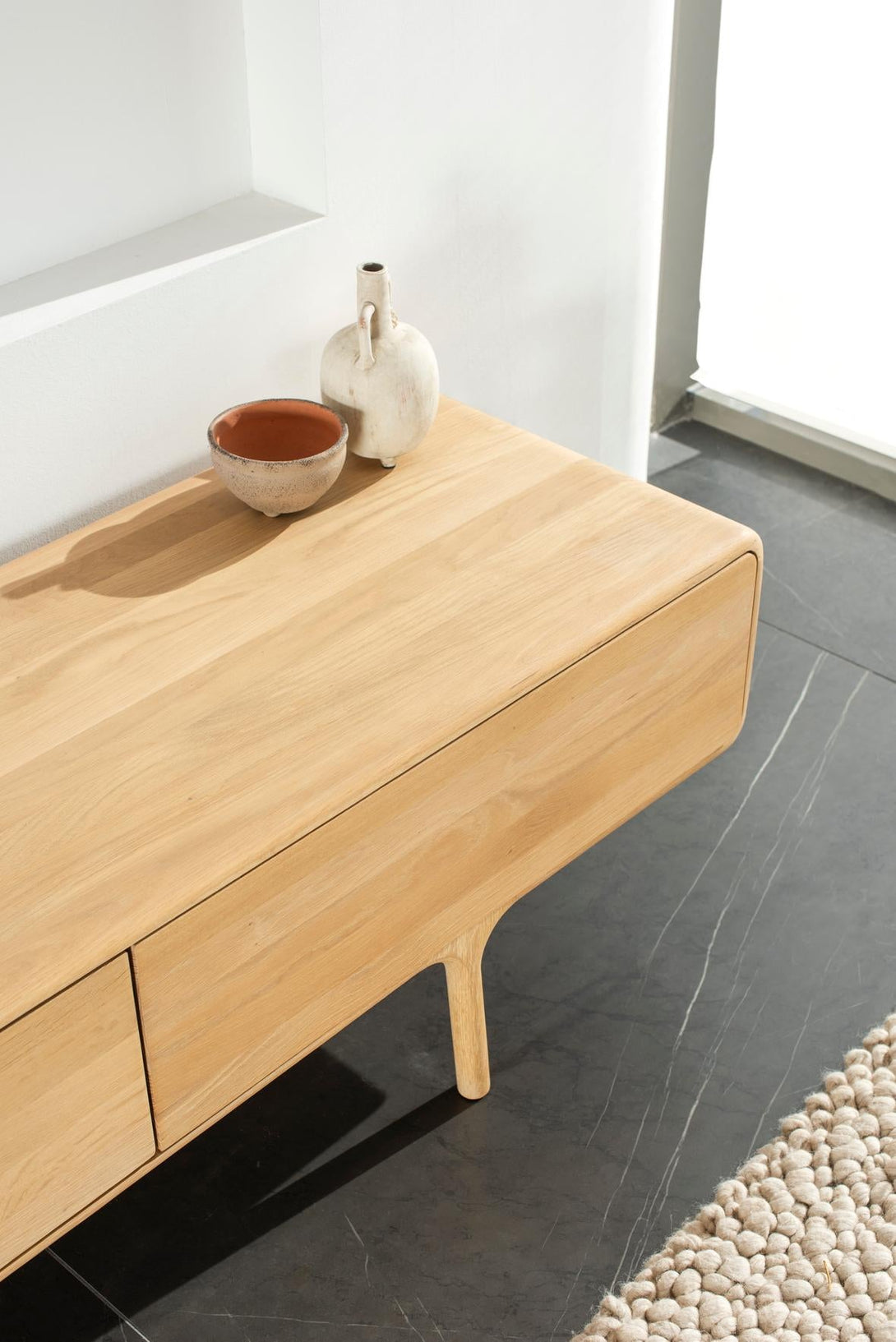 Meuble TV Gazzda Fawn 3 tiroirs en chêne ou noyer massif finition huilée-07