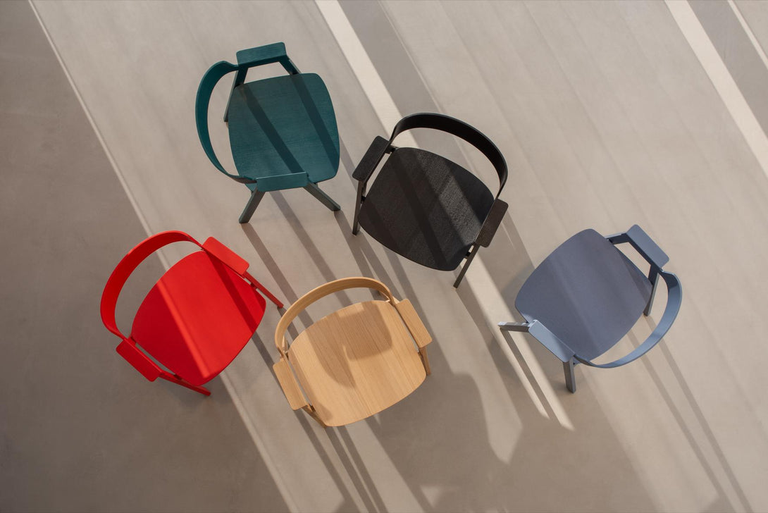 Chaise Gazzda Flip en chêne laqué avec accoudoirs pivotants et assise en cuir ou placage-14