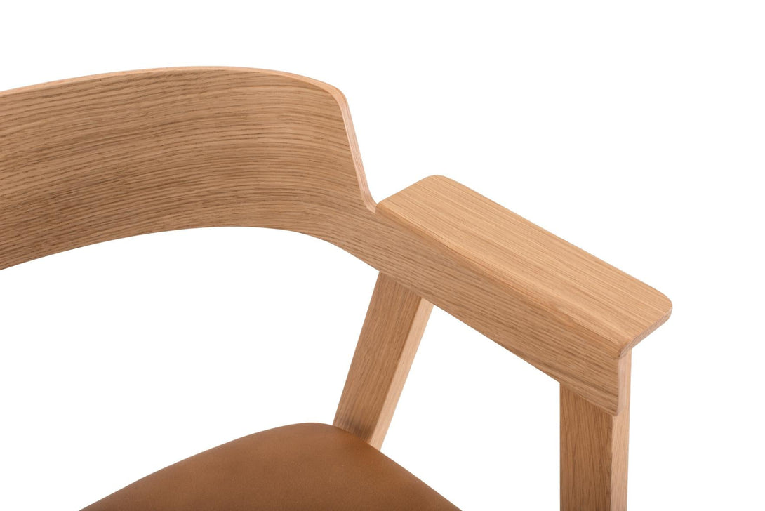 Chaise Gazzda Flip en chêne laqué avec accoudoirs pivotants et assise en cuir ou placage-05