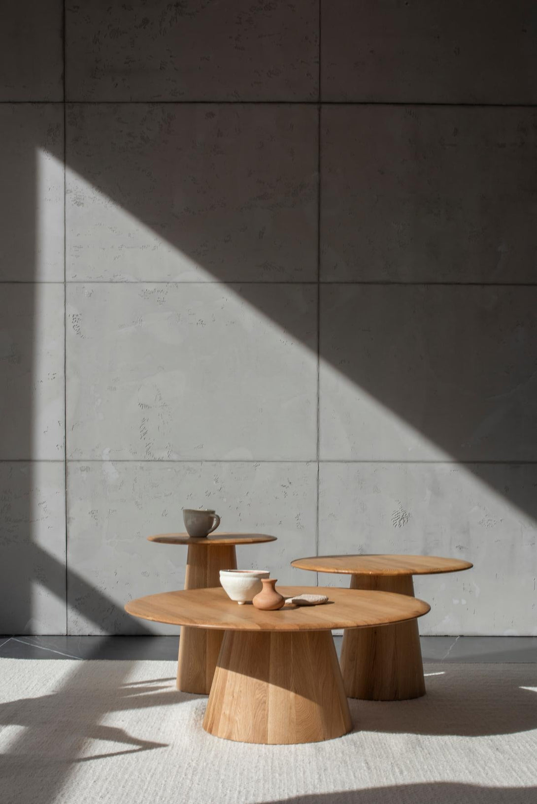 Table d’appoint Gazzda Mushroom en bois massif forme organique-30