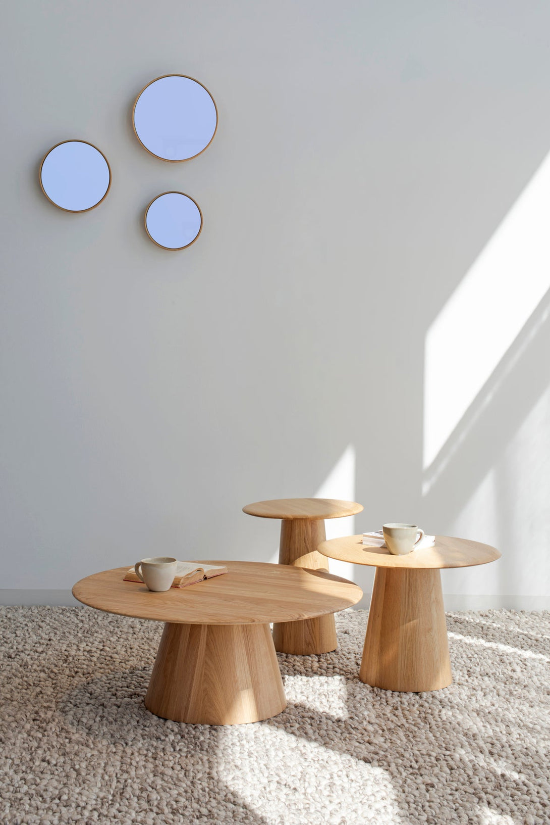 Table d’appoint Gazzda Mushroom en bois massif forme organique-10