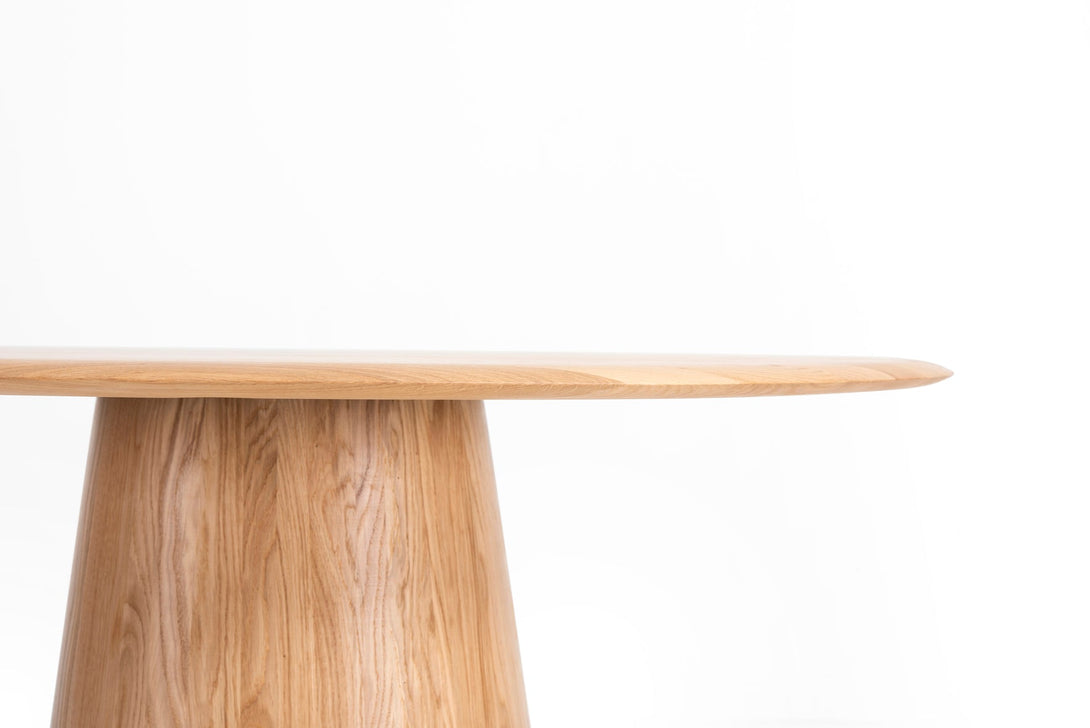 Table ronde Gazzda Mushroom en bois massif diamètre 126 cm-08