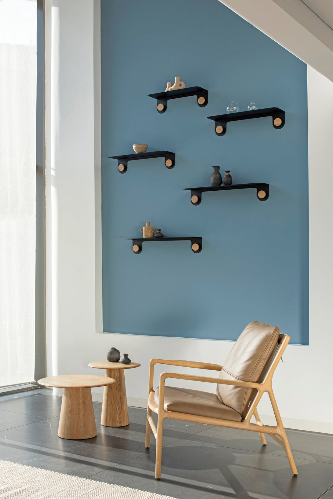 Table d’appoint Gazzda Mushroom en bois massif forme organique-08