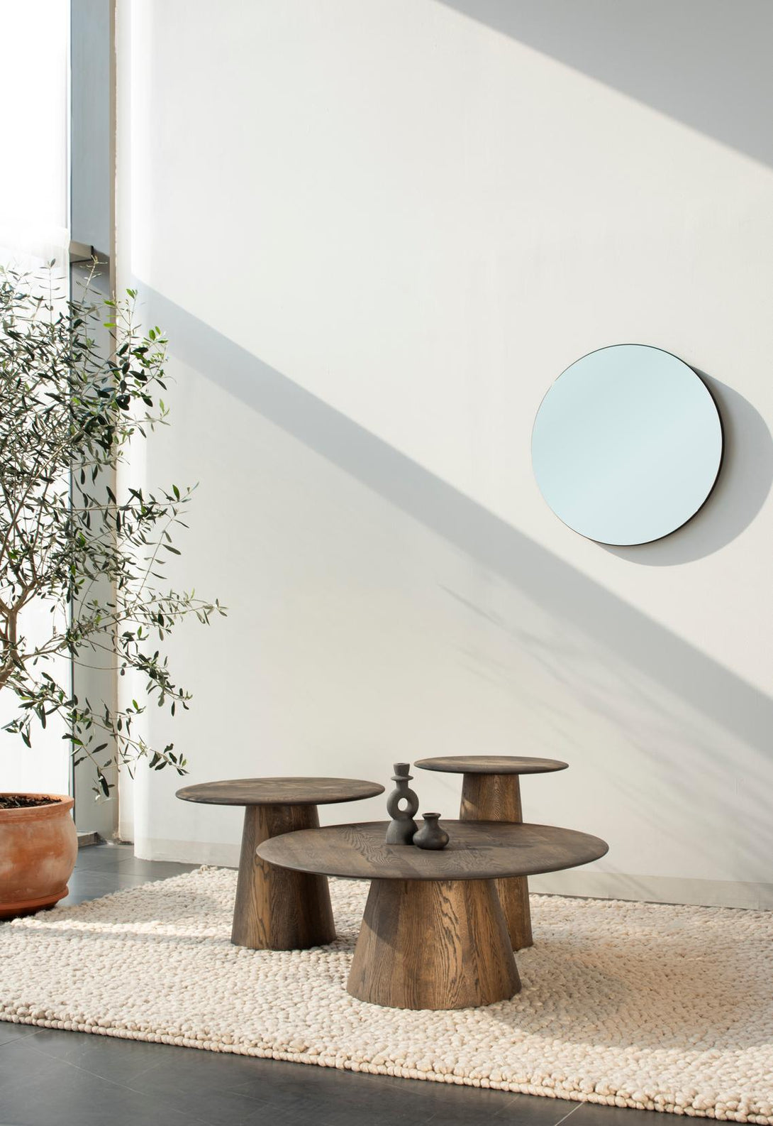 Table d’appoint Gazzda Mushroom en bois massif forme organique-02