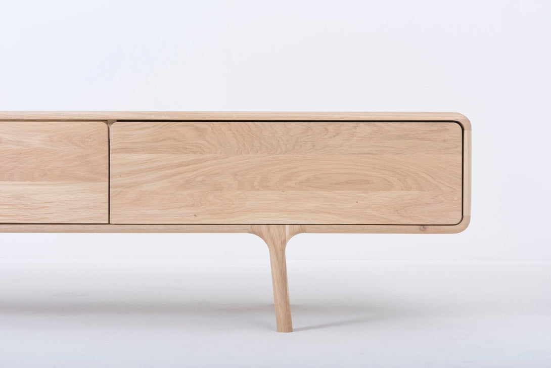 Meuble TV Gazzda Fawn 3 tiroirs en chêne ou noyer massif finition huilée-09