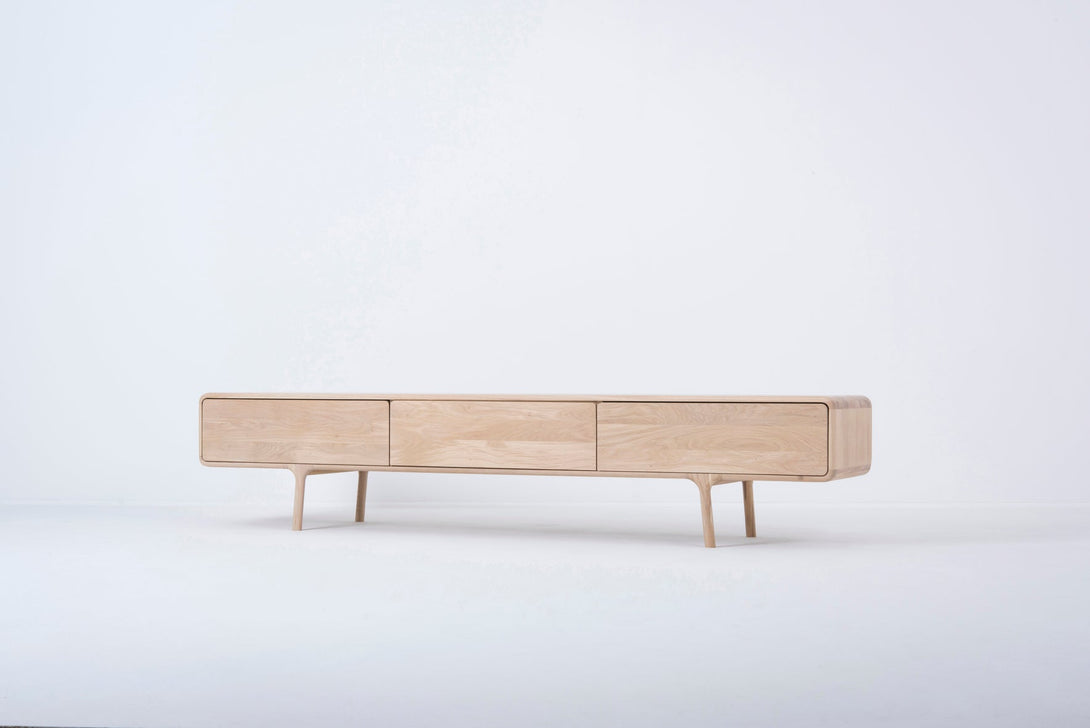 Meuble TV Gazzda Fawn 3 tiroirs en chêne ou noyer massif finition huilée-10