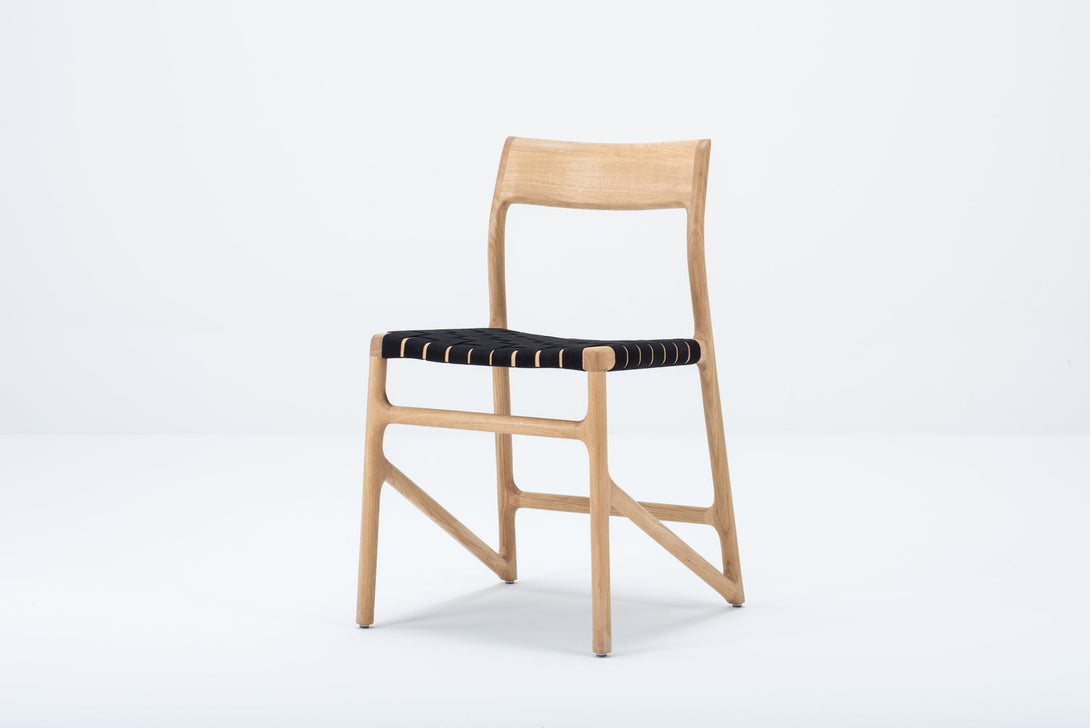 Chaise Gazzda Fawn en chêne ou noyer massif avec assise en coton tressé blanc ou noir-14