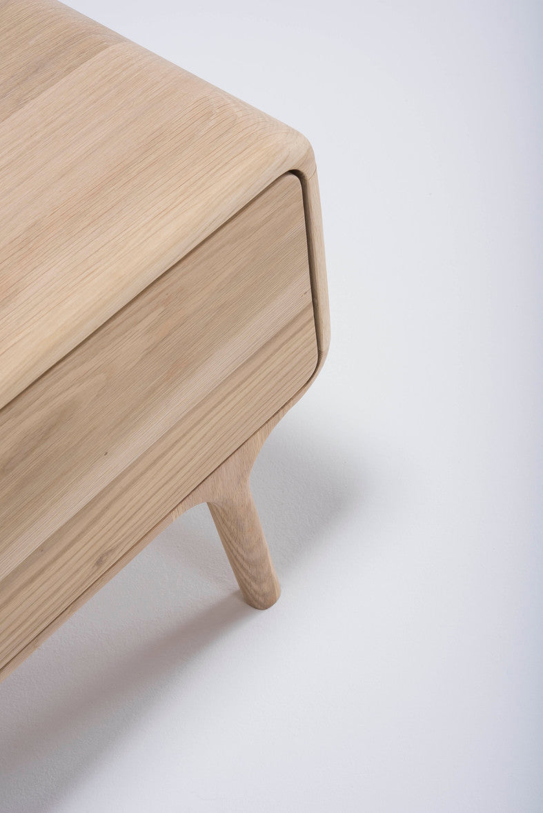 Table de chevet Gazzda Fawn en chêne massif finition White Oil avec tiroir push-to-open-11