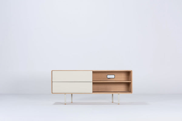 Buffet Gazzda Fina 150 cm en chêne massif avec structure en acier et façades en linoléum-01