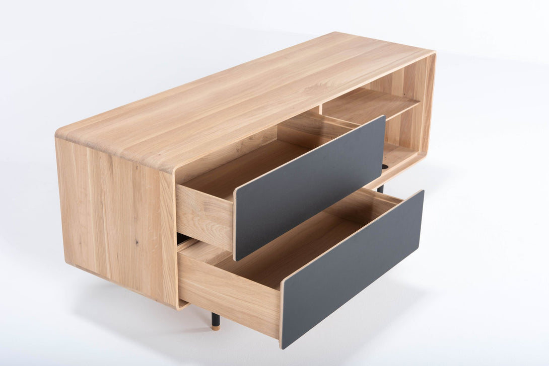 Buffet Gazzda Fina 150 cm en chêne massif avec structure en acier et façades en linoléum-11