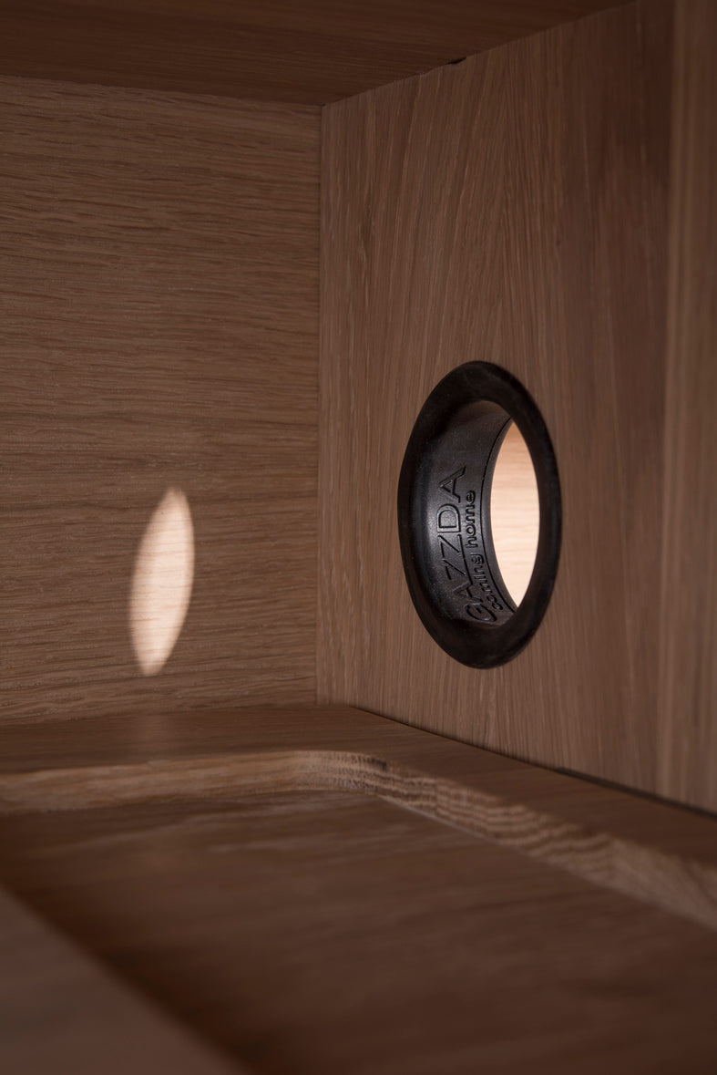 Buffet Gazzda Fina 150 cm en chêne massif avec structure en acier et façades en linoléum-12