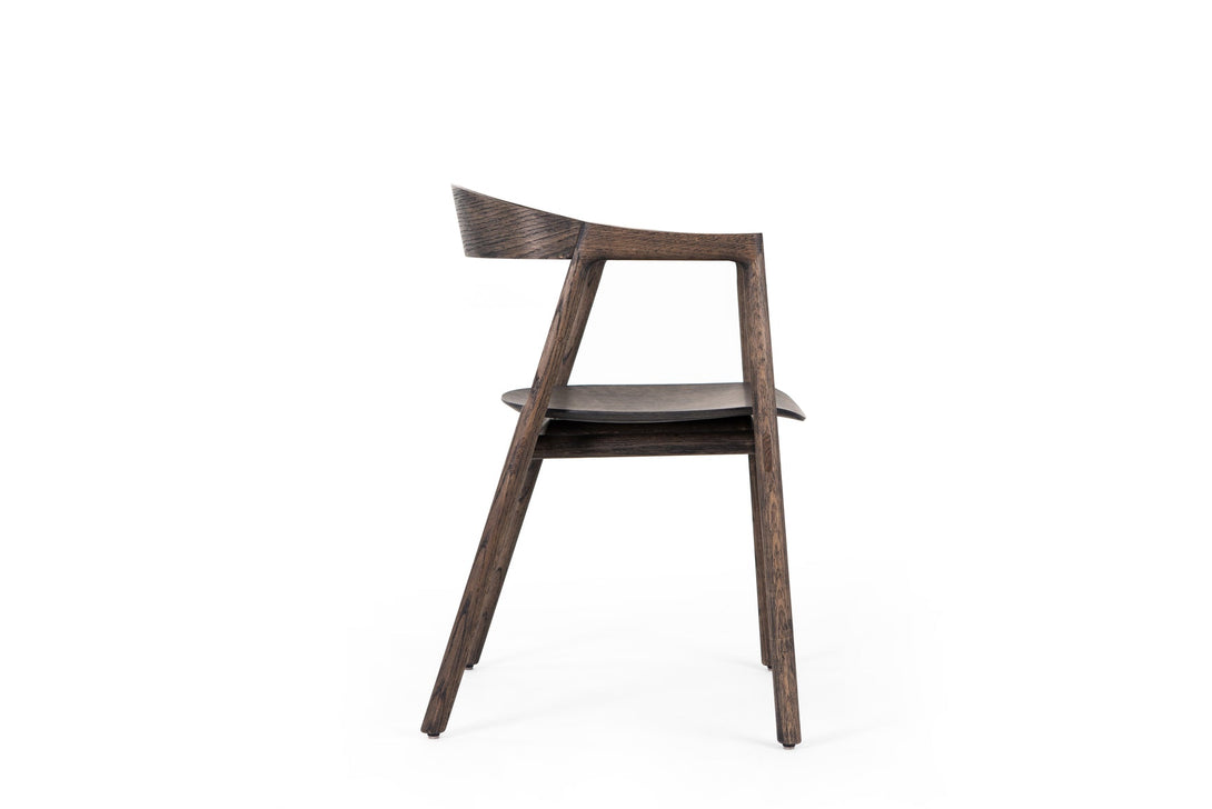 Chaise Gazzda Muna en chêne massif avec dossier courbé et assise rembourrée-24
