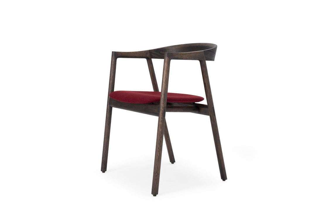Chaise Gazzda Muna en chêne massif avec dossier courbé et assise rembourrée-04