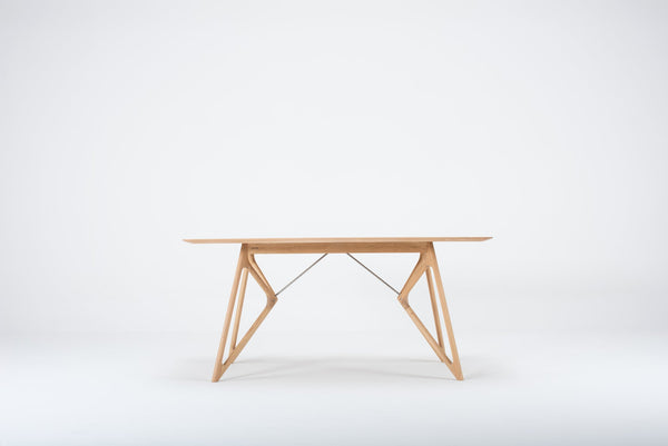 Table Gazzda Tink en chêne massif avec pieds fins et tiges en acier-01
