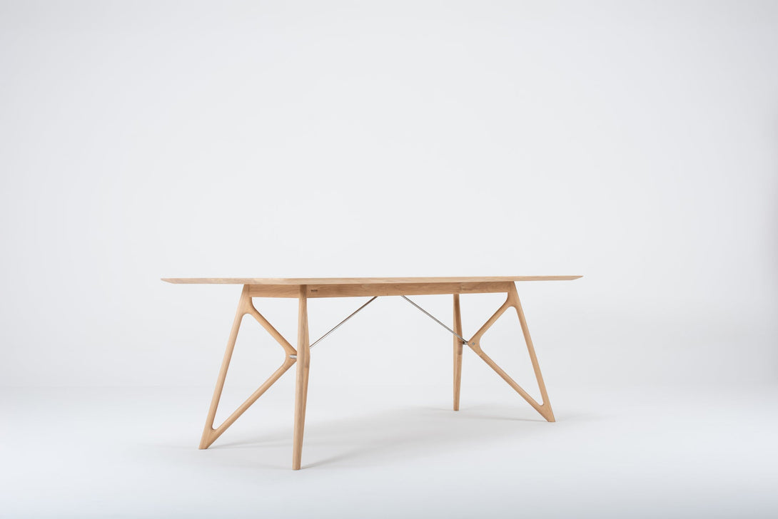 Table Gazzda Tink en chêne massif avec pieds fins et tiges en acier-13