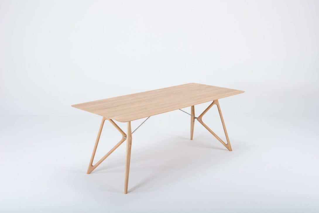 Table Gazzda Tink en chêne massif avec pieds fins et tiges en acier-14