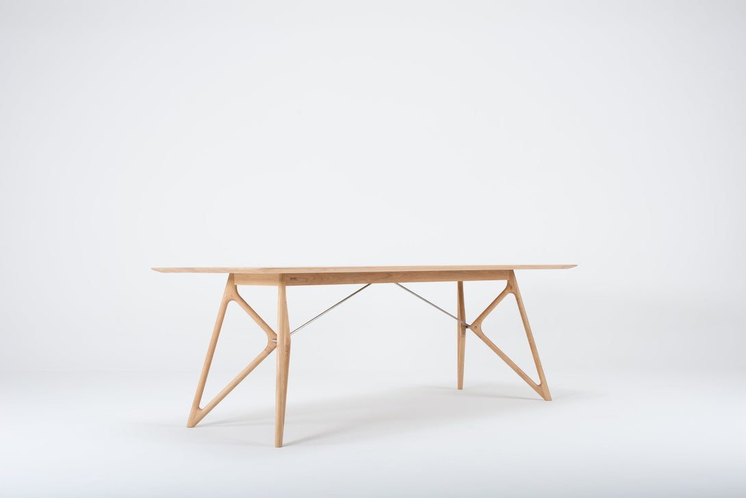 Table Gazzda Tink en chêne massif avec pieds fins et tiges en acier-16