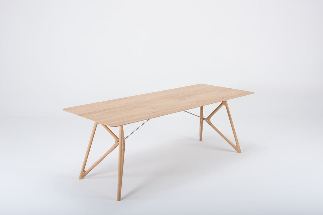 Table Gazzda Tink en chêne massif avec pieds fins et tiges en acier-17