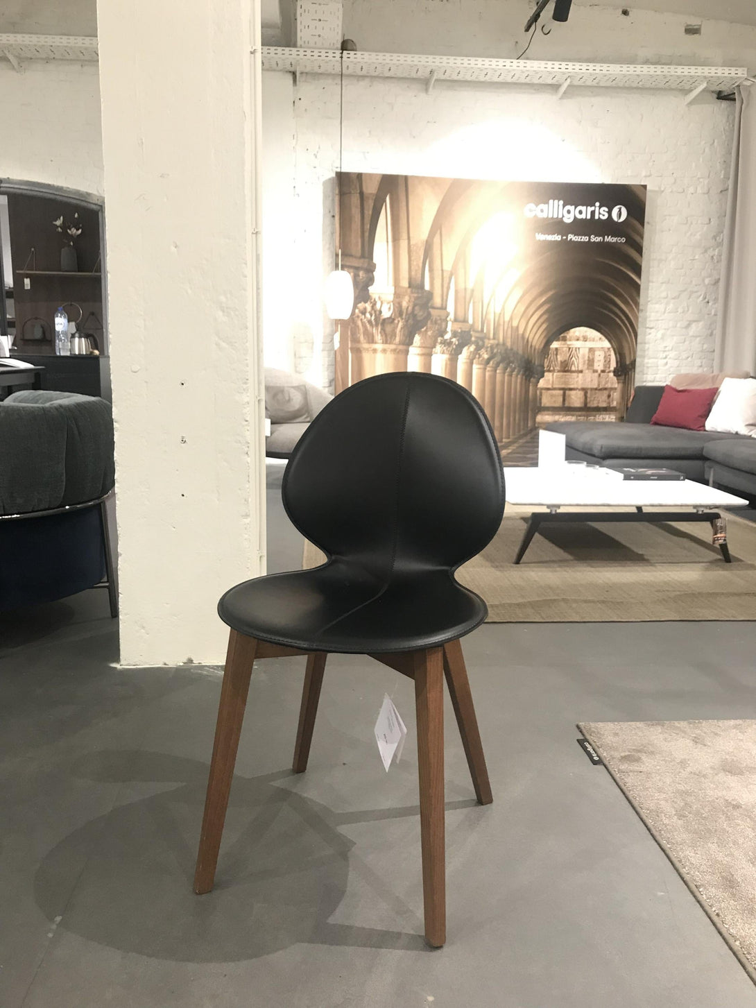 Chaise Rock - Modèle d'exposition Coloris chaises Taupe Chaise Rock - Modèle d'exposition Coloris chaises Taupe